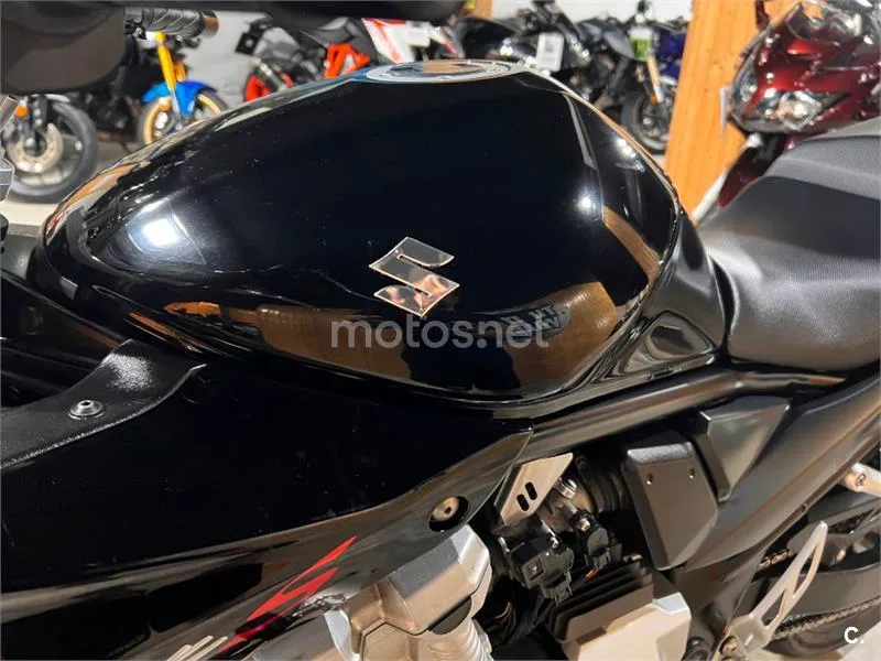 Suzuki Bandit 650S - Vista 76