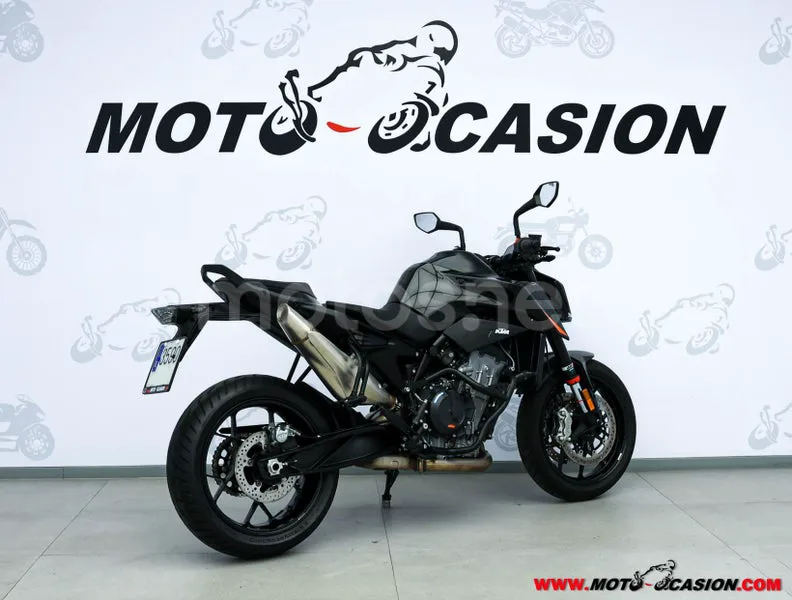 KTM 890 – Vista 3