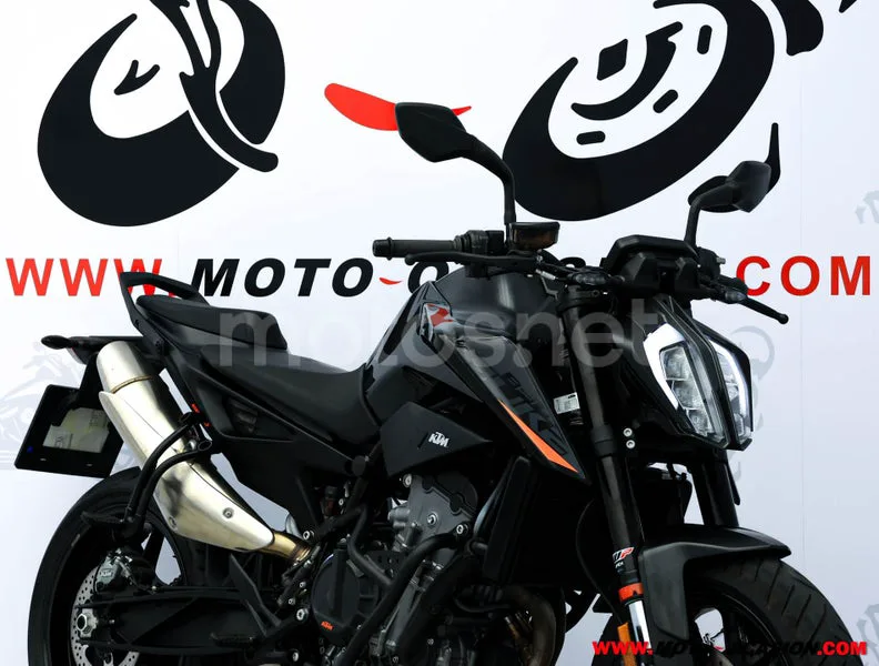 KTM 890 – Vista 4