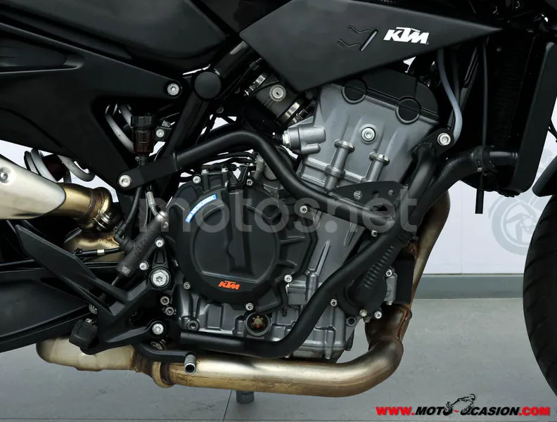 KTM 890 – Vista 5