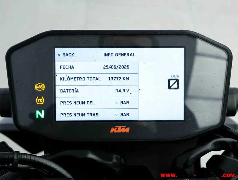 KTM 890 – Vista 6