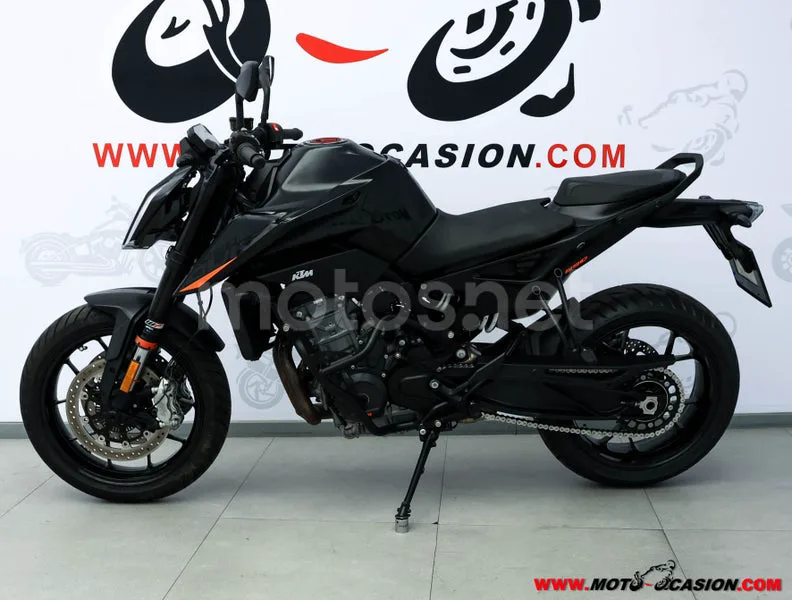 KTM 890 – Vista 7