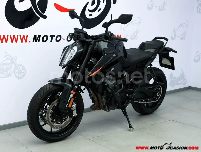 KTM 890 – Vista 8