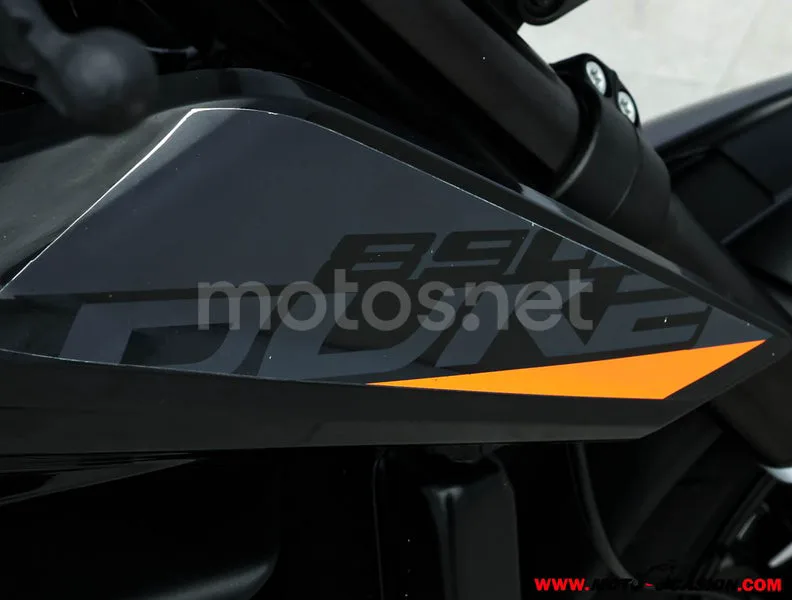 KTM 890 – Vista 9