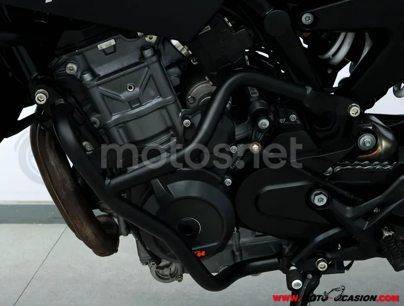 KTM 890 – Vista 10
