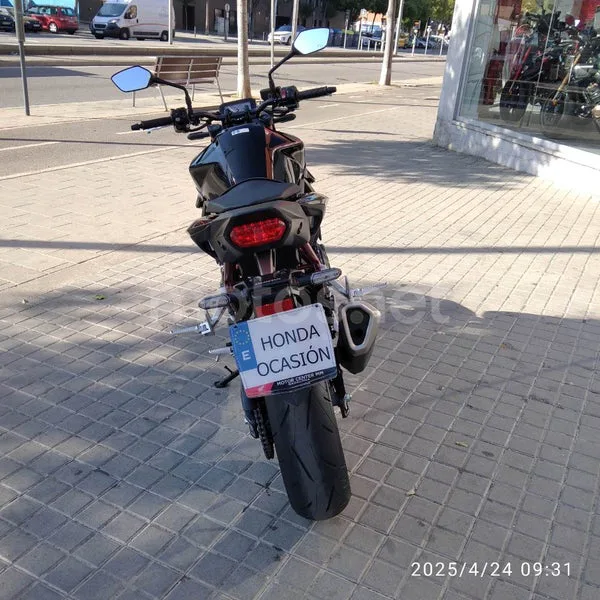 Honda CB750 Hornet - Vista 5