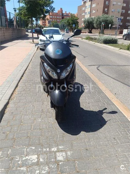 Suzuki Burgman 200 - Vista 5