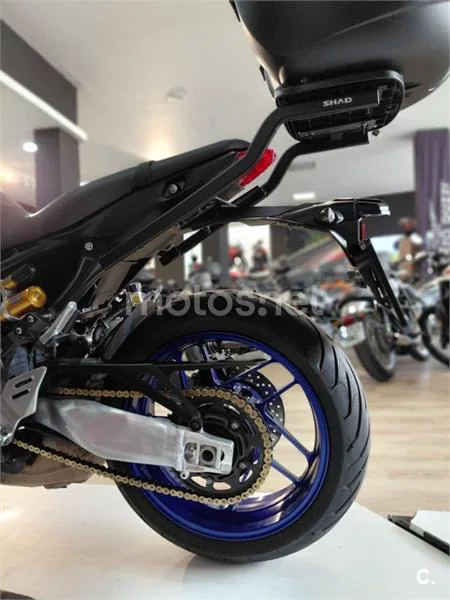 Yamaha MT-09 - Vista 8