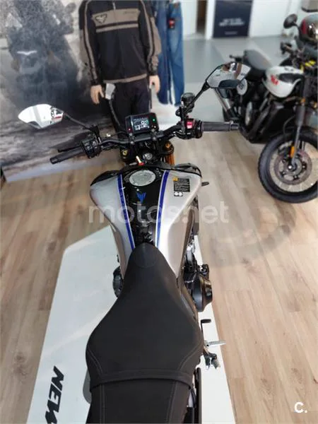 Yamaha MT-09 - Vista 9