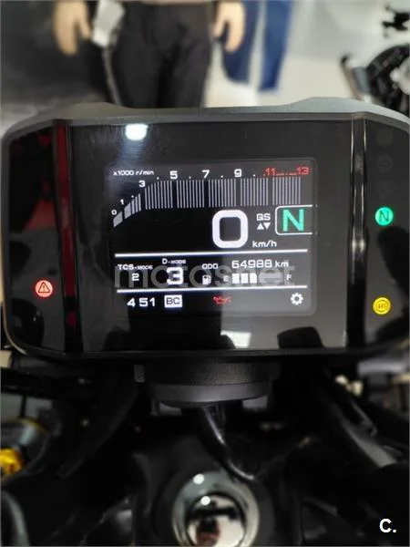 Yamaha MT-09 - Vista 10