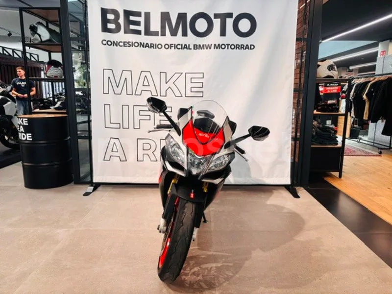 Aprilia RSV4 - Vista 3