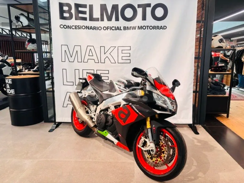 Aprilia RSV4 - Vista 4