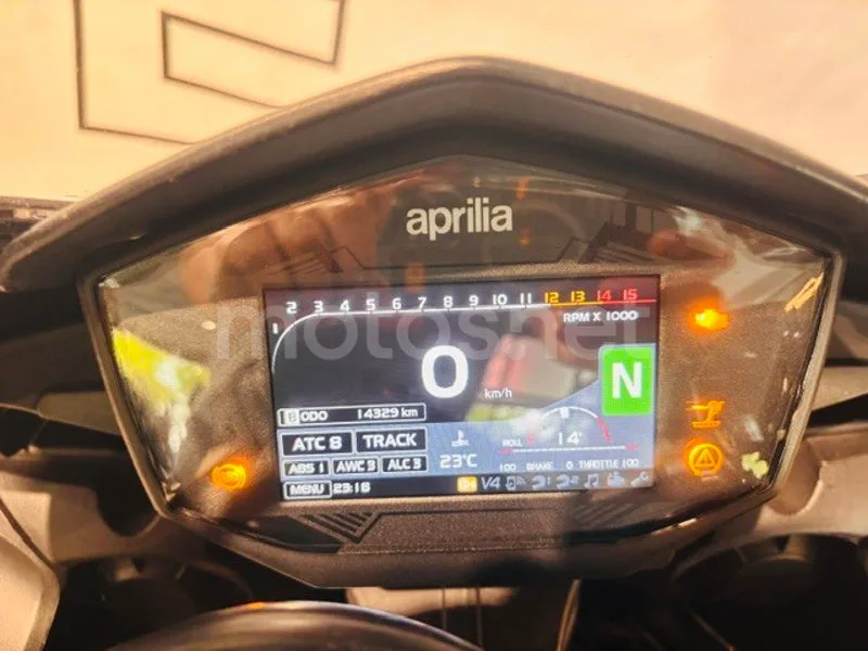 Aprilia RSV4 - Vista 6
