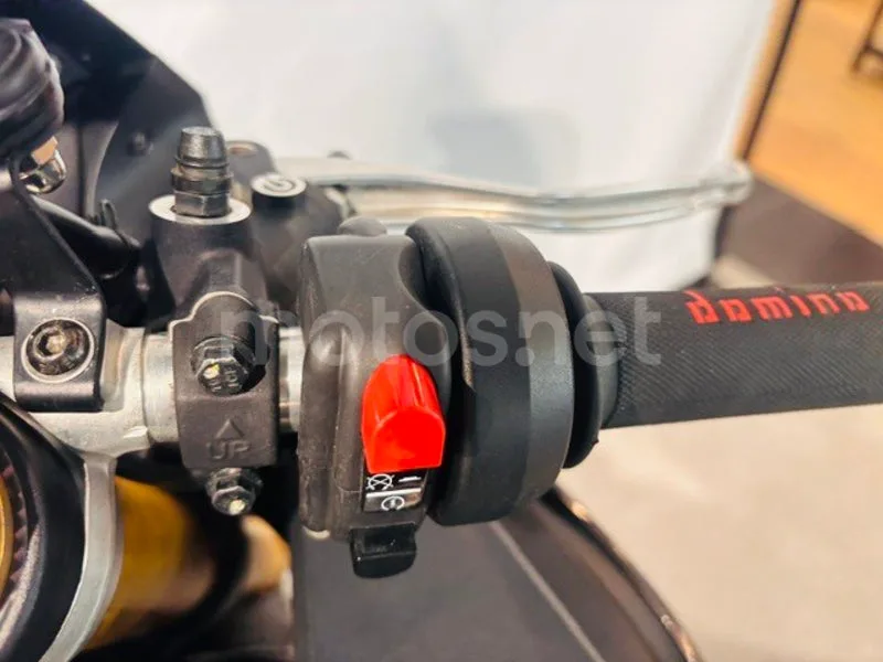 Aprilia RSV4 - Vista 9