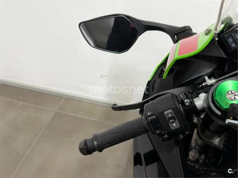Kawasaki Ninja ZX-10R – Vista 11