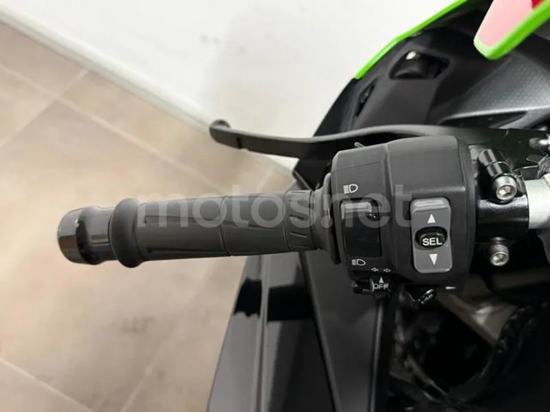 Kawasaki Ninja ZX-10R – Vista 12