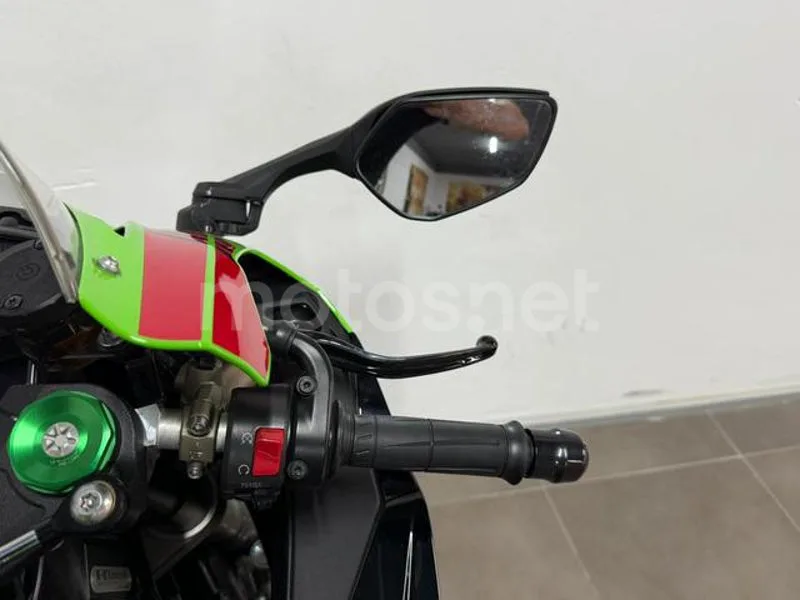 Kawasaki Ninja ZX-10R – Vista 15