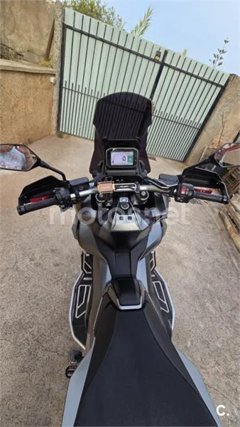 Honda X-ADV - Vista 12