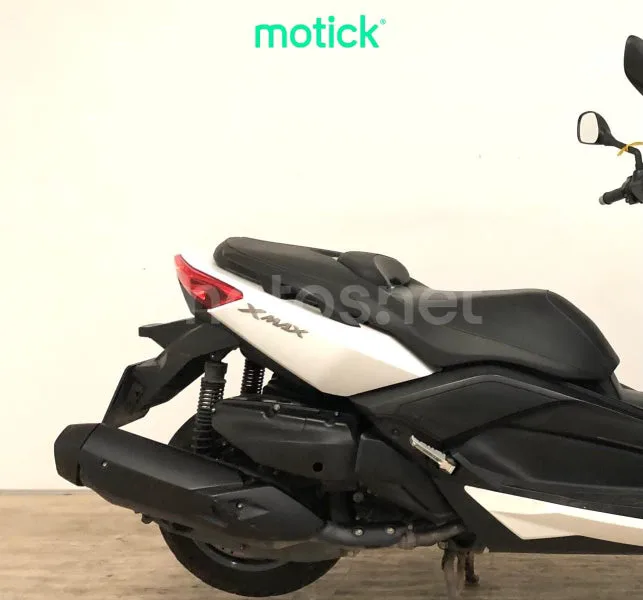 Yamaha XMAX 400 - Vista 3