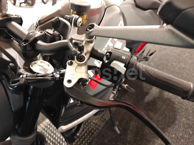 Ducati Monster - Vista 12