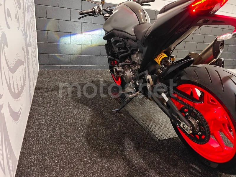 Ducati Monster - Vista 5