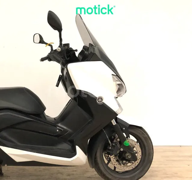 Yamaha XMAX 400 - Vista 4