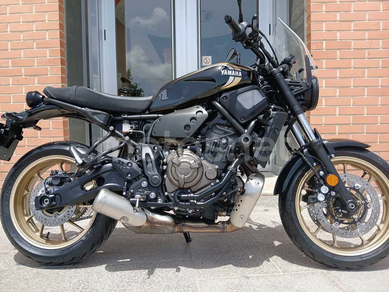 Yamaha XSR700 - Vista 3