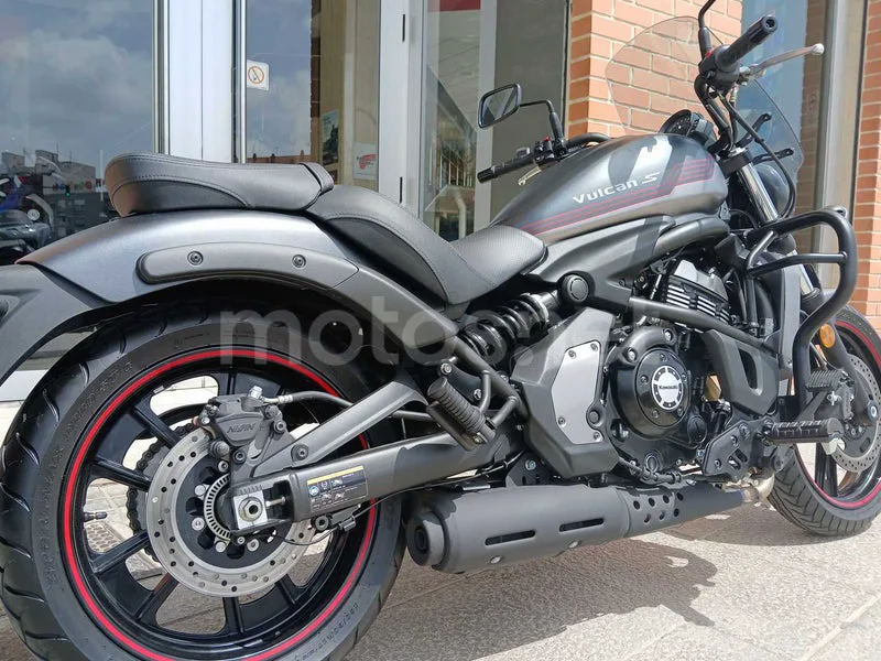 Kawasaki Vulcan S - Vista 4