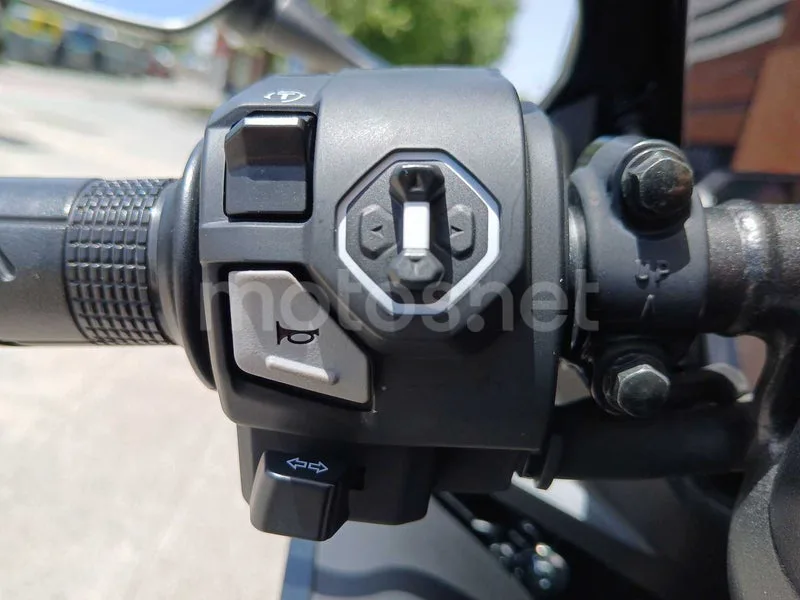 Honda CBR650R - Vista 15