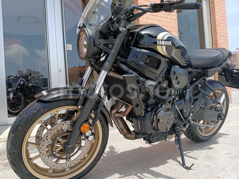 Yamaha XSR700 - Vista 5