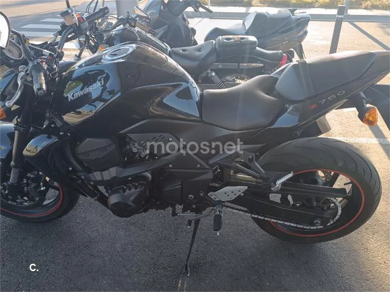 Kawasaki Z750 – Vista 5