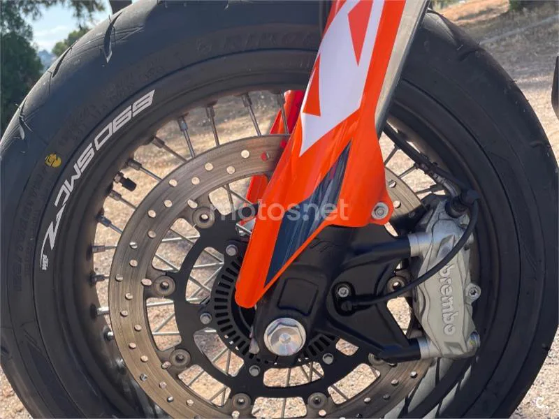 KTM 690 SMC R – Vista 7