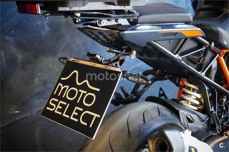 KTM 1290 Super Duke GT - Vista 13