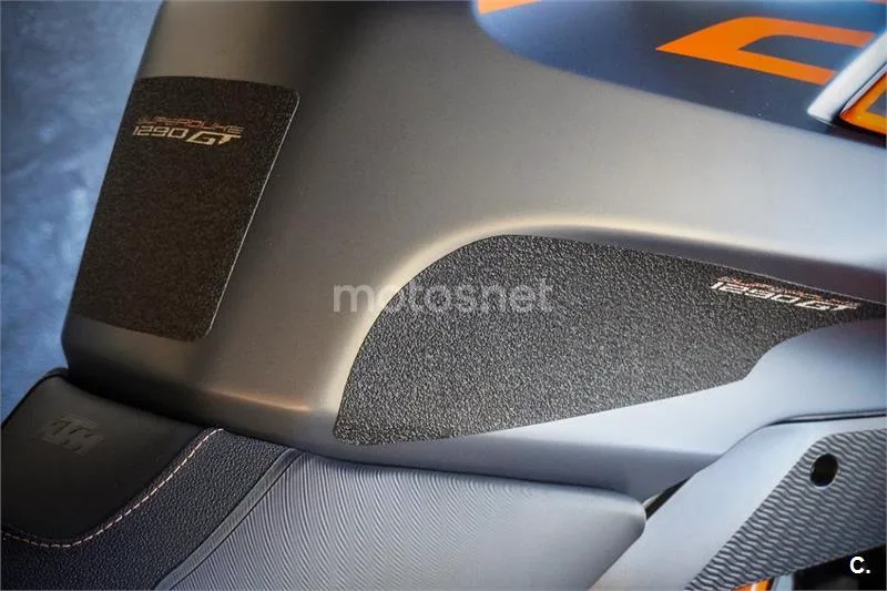 KTM 1290 Super Duke GT - Vista 16
