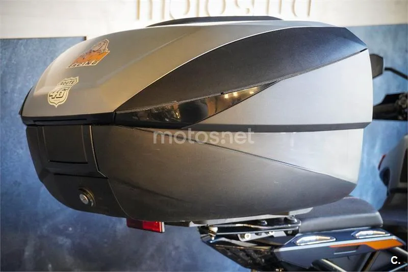 KTM 1290 Super Duke GT - Vista 18