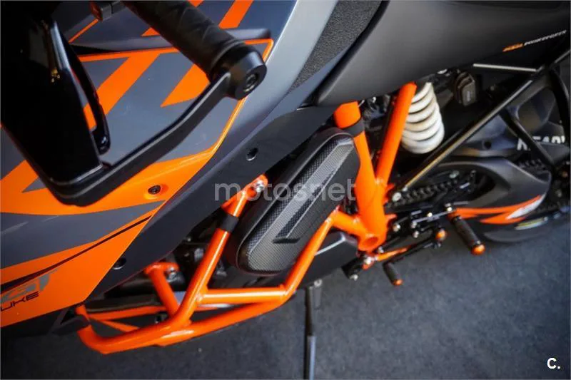 KTM 1290 Super Duke GT - Vista 21