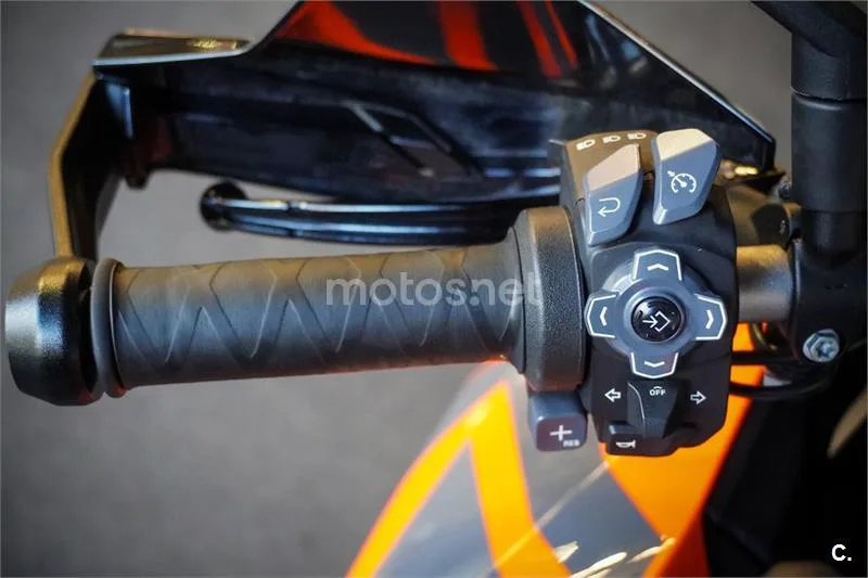 KTM 1290 Super Duke GT - Vista 24