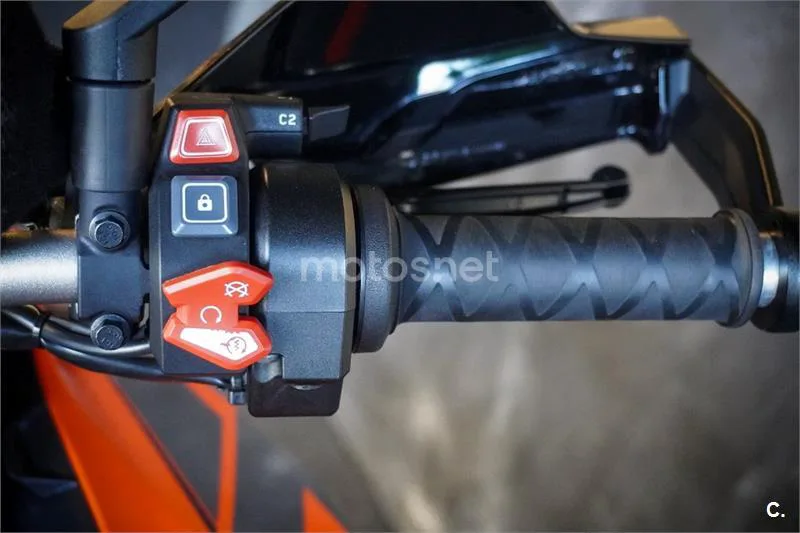 KTM 1290 Super Duke GT - Vista 25
