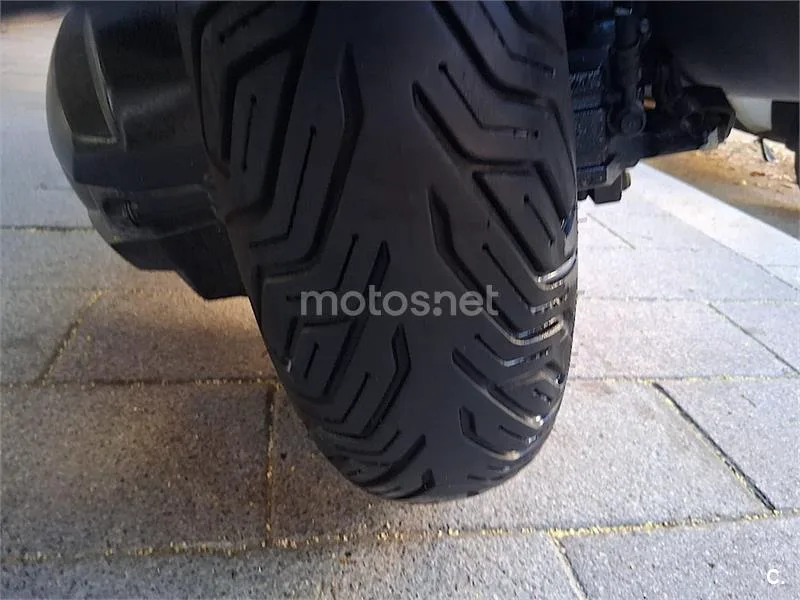 Suzuki Burgman 400 - Vista 11