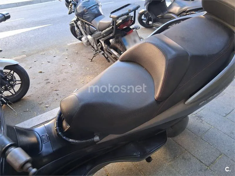 Suzuki Burgman 400 - Vista 12