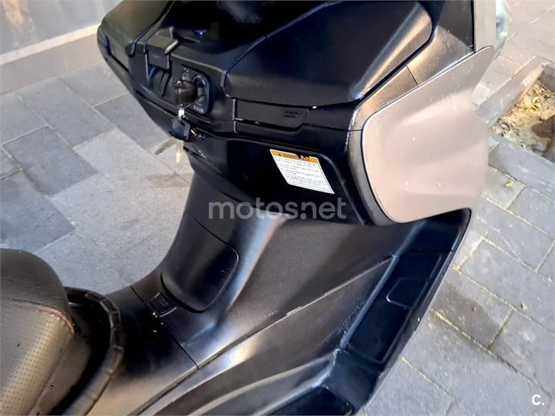 Suzuki Burgman 400 - Vista 17