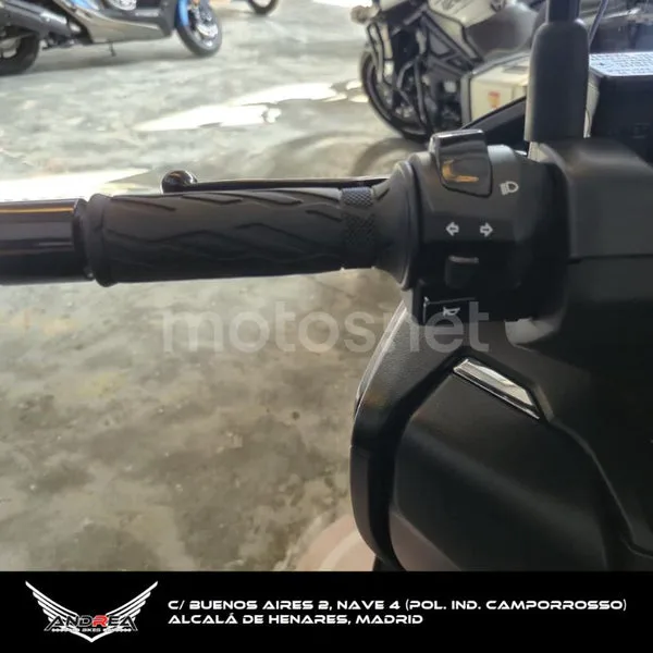 Suzuki Burgman 400 - Vista 8