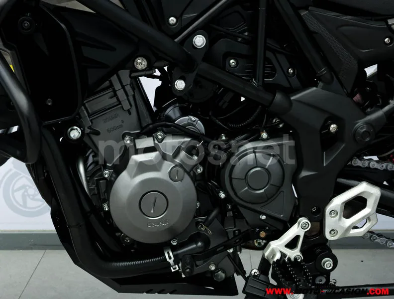 Benelli TRK 502 – Vista 10