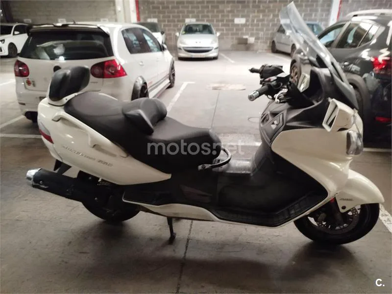 Suzuki Burgman 650 Executive 3000 € 2010 Barcelona - 1