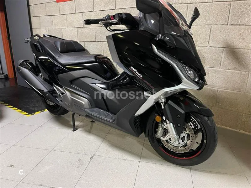 Kymco AK 550 - Vista 3