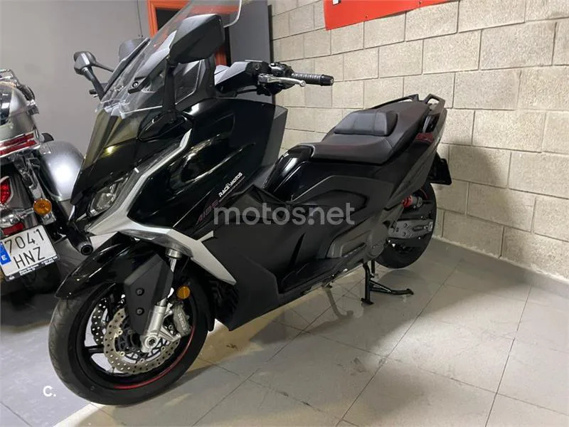 Kymco AK 550 - Vista 5