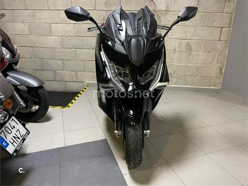Kymco AK 550 - Vista 6