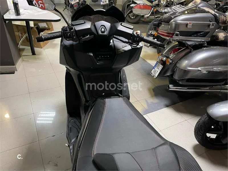 Kymco AK 550 - Vista 7