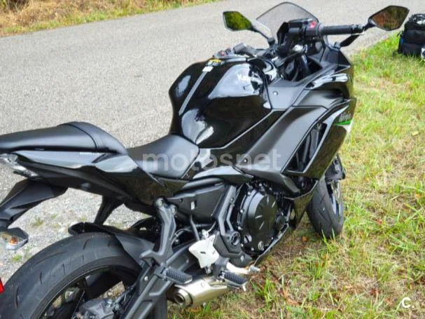 Kawasaki Ninja 650 - Vista 3