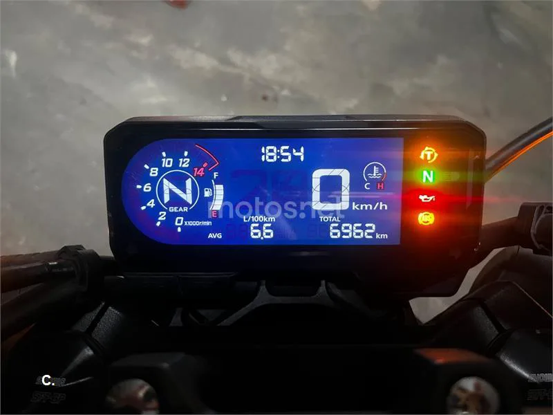 Honda CB650R - Vista 11